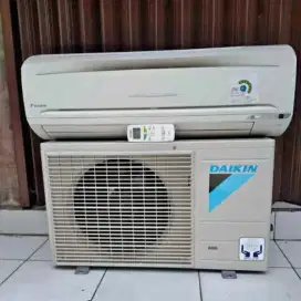 AC Daikin 1 1/2 PK Thailand