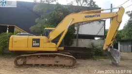 EXCAVATOR KOMATSU PC200 - 7