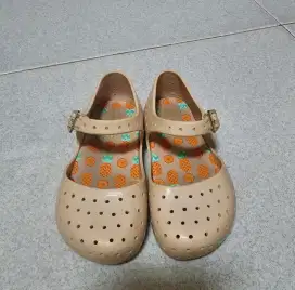 Sepatu sendal flat mini melissa UK eur 24. Mines mainannya sudah copot