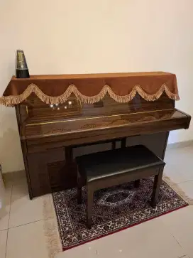 PIANO YAMAHA JU109 WARNA  WALNUT