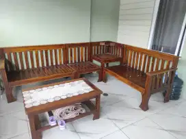 Kursi kayu  sudut lengkap dengan Meja