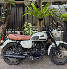 KAWASAKI W175SE 2021 LOW KM