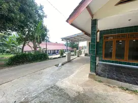 Rumah Pinggir Jalan Dekat Sekolah SD Cocok Sambil Buka Warung / Toko