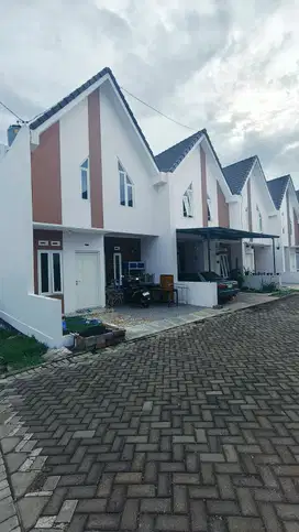 Modern rumah vila 2lt  400jutaan dekat batu