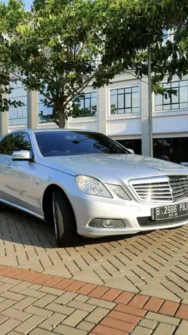 MERCEDES BENZ E250 CGI 2010 SILVER LOW KM