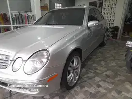 Mercedes-Benz E240 2003 Bensin