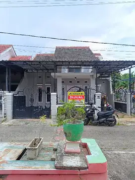 RUMAH CANTIK 2 LANTAI HOOK BANYUWANGI KOTA