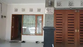 Disewakan Rumah 2 lantai Furnished