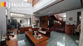 Rumah megah luas 400 di kompleks perumahan Duren Sawit Jakarta Timur