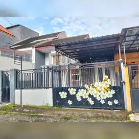 KONTRAKAN SEWA RUMAH 3 KAMAR ADA PERABOT