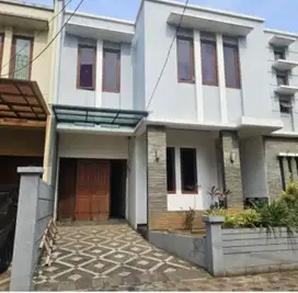 Rumah 2 Lantai Di Perumahan Grande Residence Pasar Minggu Jaksel