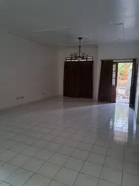 Disewakan rumah besar komplek pondok hijau gegerkalong bandung