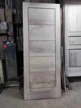 Pintu kayu minimalis