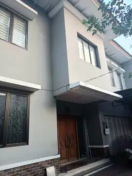 Rumah 2 Lantai Cocok untuk usaha, kantor resto, di Sektor 7 Bintaro