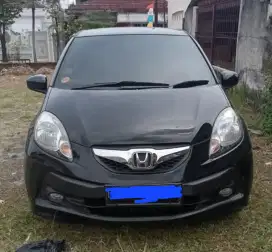 Mobil Honda Brio Hitam 2015