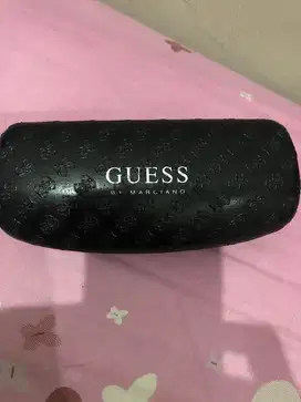 Kacamata wanita guess