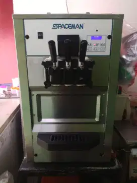 Mesin Es Krim Spaceman 6225