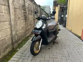 Scoopy 2021 Hitam Emas