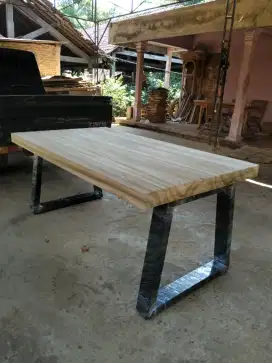 Meja makan kayu jati