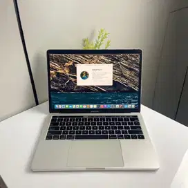 Macbook Pro 2019 8/128 GB SILVER