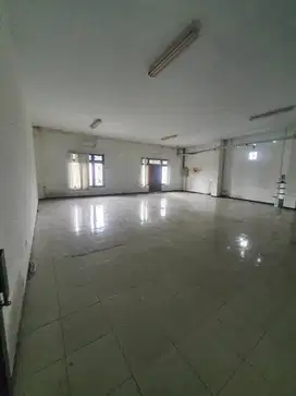 Di sewakan gedung 3 lantai + basement tengah kota jogja