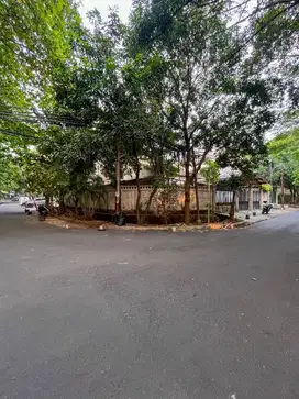 Dijual rumah lama hitung tanah dkt senopati di kebayoran baru