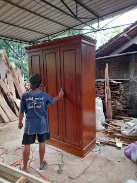 Lemari pakaian kayu jati 3 pintu