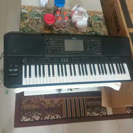 Yamaha PSR - SX 700 bekas