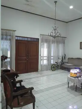 Jual Cepat BU Rumah 2 Lantai di Kebayoran Baru Jakarta Selatan