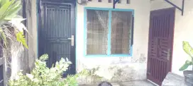 Sewa rumah dibelakang rumah indok