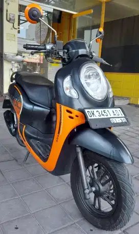 Scoopy 2022 HitamOrangeCool