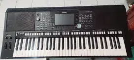 jual cepat butuh uang keyboard Yamaha PSR s975  mulus terawat normal