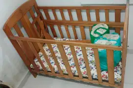 Tempat Tidur Bayi