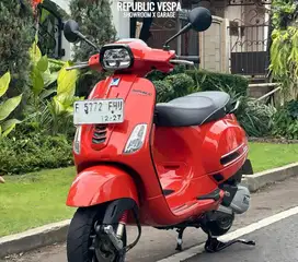 Dijual Cepat Piaggio Vespa S IGET 125 FACELIFT TAHUN 2022 WARNA ORANGE