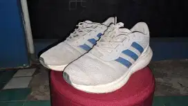 Sepatu running adidas size 45 ( 29 cm ) thrift