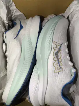 Sepatu running Hoka Mach 6