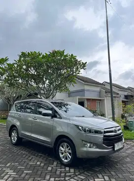 Innova Reborn V AT Diesel Low Km rendah service record