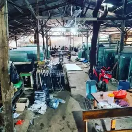 Kaca tempered bekas