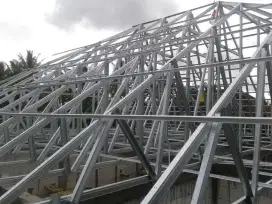 Pasang atap rangka baja ringan