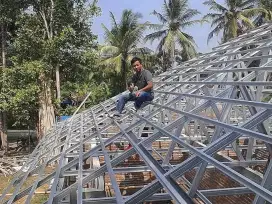 Pasang atap baja ringan