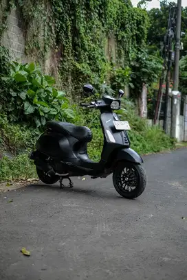 Dijual Vespa Sprint Notte Edition