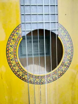 Gitar kayu Yamaha