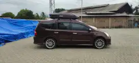 Nissan Grand Livina tipe HWS