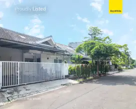 Dijual rumah minim renov di Bintaro sektor 2, dekat Taman.