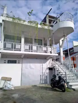 Rumah disewakan cocok buat kantor