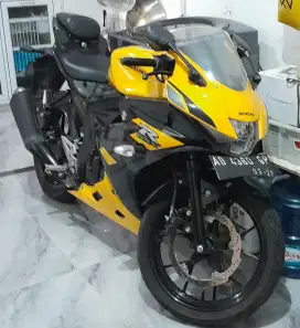 Dijual SUZUKI GSXR150 kondisi istimewa, gres spt baru, jarang dipakai