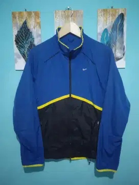 Jaket running Nike