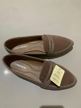 Sepatu baru, belum pernah dipakai, dijual krn salah ukuran