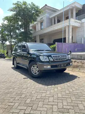 Toyota Land Cruiser Cygnus Tahun 200