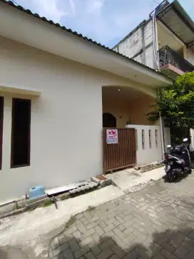 Dikontrakkan rumah modern minimalis.